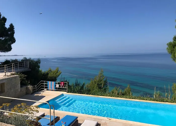 Villaparadiso Front Makris Gialos Вилла