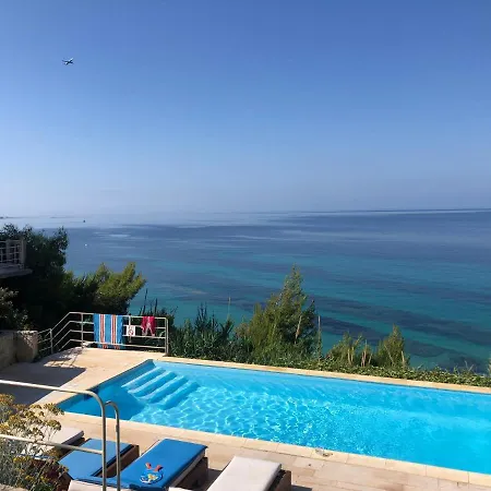 Villaparadiso Front Makris Gialos 别墅