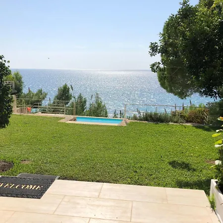 Villaparadiso Front Makris Gialos 别墅 *